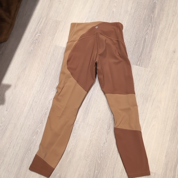 Lululemon Nulu  Colour Block High Rise tight Size 6 - Picture 7 of 7